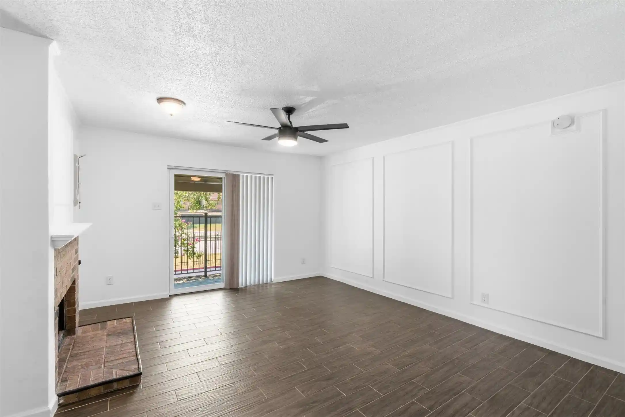 Listing Photo 2 - Condo for sale in 8109 Skillman St located at 8109 Skillman St, Dallas, TX 75231 - Unit #2002