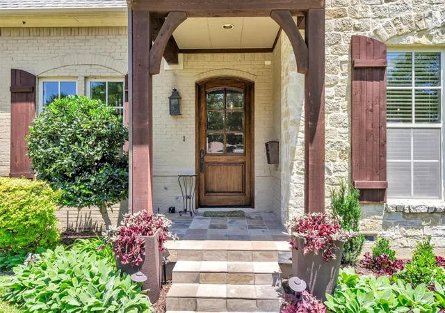 Homes for sale in Dallas, TX | 6811 Deloache Ave, Dallas, TX 75225 | MLS# 21181817