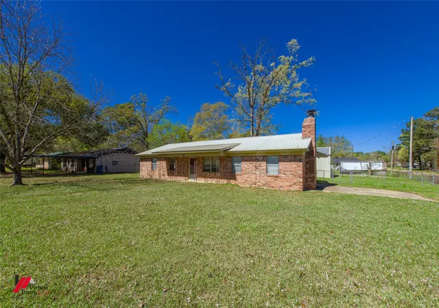 2nd image of 1120 Pine St, Waskom, TX 75692 | MLS# 21188011