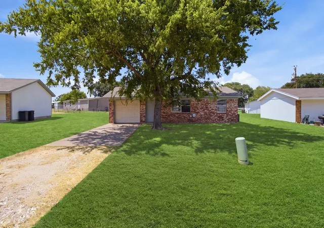 Photo 1 of Sale Pending at 1517 Coral Cut Off, Azle, TX 76020 | MLS# 21187180 | Listing updated on 2026-08-28