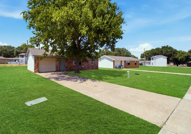Photo 3 of Sale Pending at 1517 Coral Cut Off, Azle, TX 76020 | MLS# 21187180 | Listing updated on 2026-08-28
