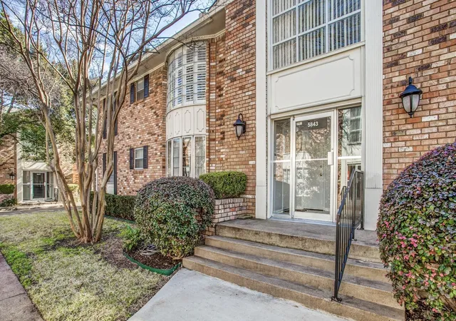 Homes for sale in Dallas, TX | 5843 E University Blvd #C, Dallas, TX 75206 | MLS# 21174664