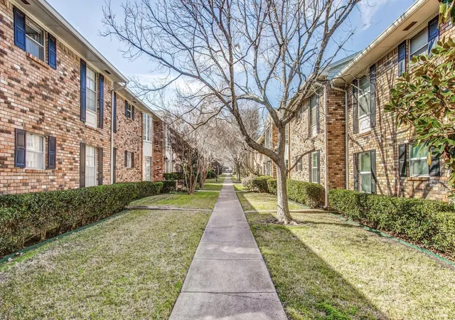 Homes for sale in Dallas, TX | 5843 E University Boulevard, Dallas, TX 75206 | Houzeo