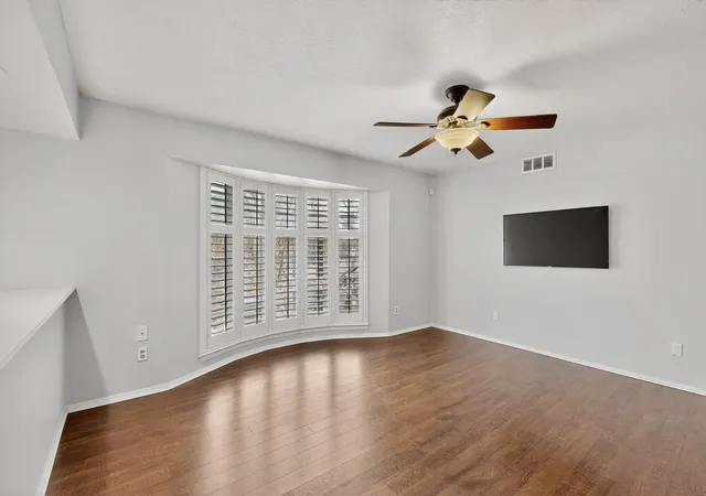 Homes for sale in Dallas, TX | 5843 E University Blvd, Dallas, TX 75206