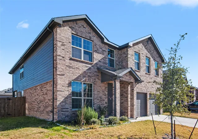 Photo 3 of Single family home for sale at 7912 Schooner Dr, Fort Worth, TX 76179 | MLS# 21188191 | Listing updated on 2026-08-31