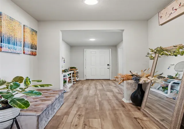 Photo 4 of Single family home for sale at 7912 Schooner Dr, Fort Worth, TX 76179 | MLS# 21188191 | Listing updated on 2026-08-31