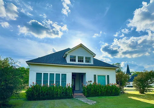 Photo 1 of Sale Pending at 300 S Oak St, Lorena, TX 76655 | MLS# 21186400 | Listing updated on 2026-07-15