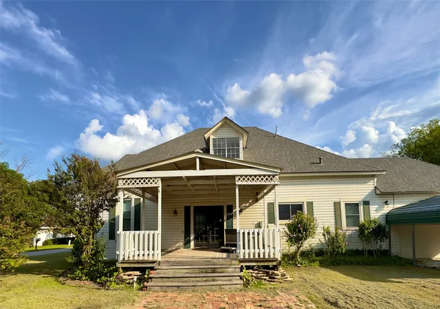 Photo 3 of Sale Pending at 300 S Oak St, Lorena, TX 76655 | MLS# 21186400 | Listing updated on 2026-07-15