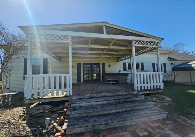 Photo 3 of Sale Pending at 300 S Oak St, Lorena, TX 76655 | MLS# 21186400 | Listing updated on 2026-07-15