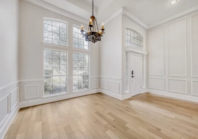 Photo 3 of Single family home for sale at 27 Wellington Oaks Cir, Denton, TX 76210 | MLS# 21133282 | Listing updated on 2026-10-02