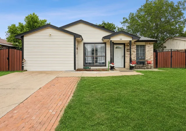 1st image of 3812 Longmeadow Wy, Fort Worth, TX 76133 | MLS# 21187580
