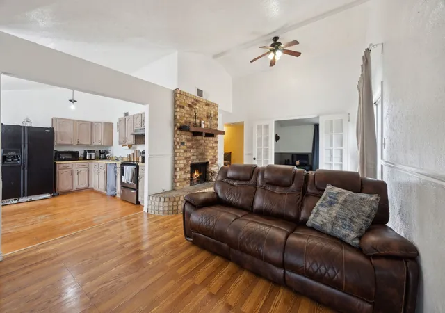 4th image of 3812 Longmeadow Wy, Fort Worth, TX 76133 | MLS# 21187580