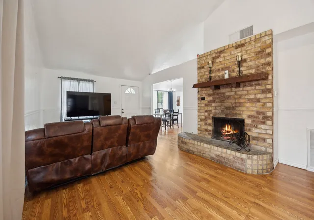 5th image of 3812 Longmeadow Wy, Fort Worth, TX 76133 | MLS# 21187580