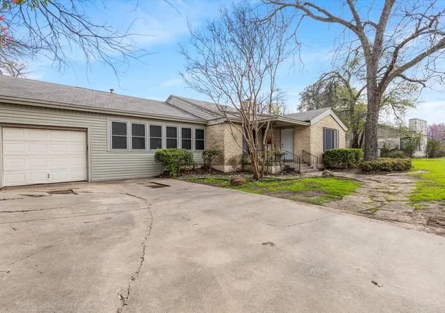 Photo 1 of Sale Pending at 3709 Bellaire Cir, Fort Worth, TX 76109 | MLS# 21188445 | Listing updated on 2026-07-22