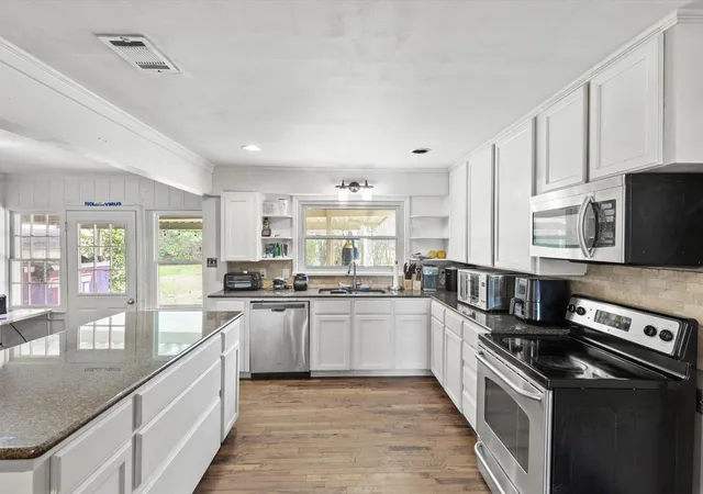 2nd image of 3709 Bellaire Cir, Fort Worth, TX 76109 | MLS# 21188445