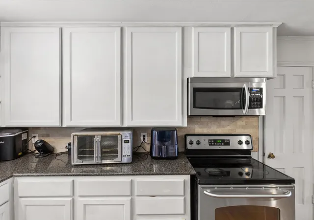 Photo 3 of Sale Pending at 3709 Bellaire Cir, Fort Worth, TX 76109 | MLS# 21188445 | Listing updated on 2026-07-22