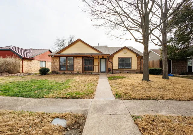 Photo 2 of Single family home for sale at 716 Fieldwood Dr, Mesquite, TX 75150 | MLS# 21188521 | Listing updated on 2026-08-20