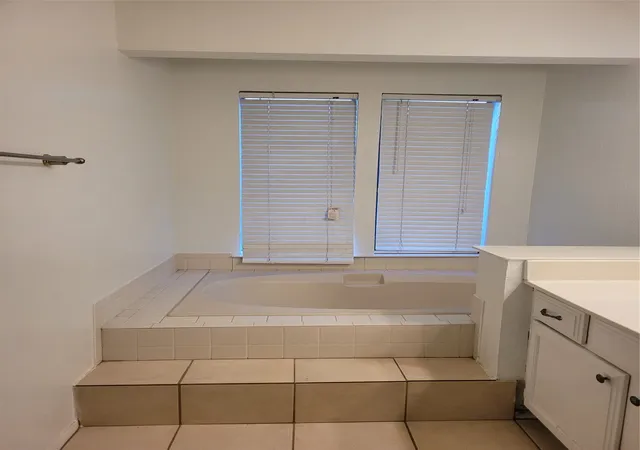 4th image of 9611 Walnut St, Dallas, TX 75243