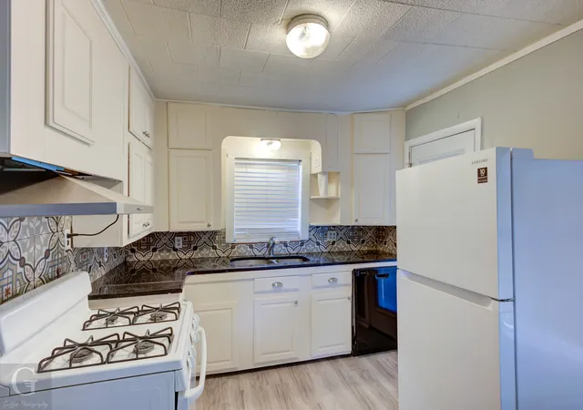 Photo 3 of Sale Pending at 614 Patton St, Bossier City, LA 71112 | MLS# 21186229 | Listing updated on 2026-08-03