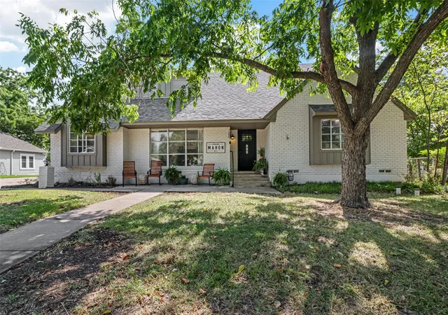Photo 2 of Single family home for sale at 516 N Main St N, Farmersville, TX 75442 | MLS# 21188574 | Listing updated on 2026-07-22