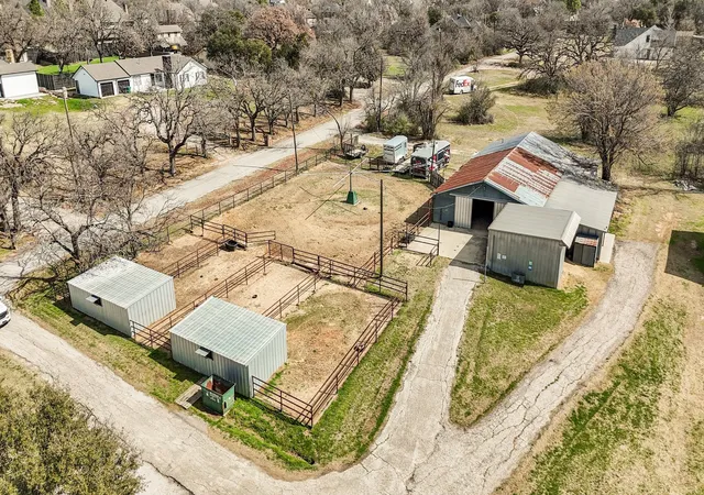 Photo 3 of Sale Pending at 309 Sanders Rd, Denton, TX 76210 | MLS# 21187604 | Listing updated on 2026-08-30