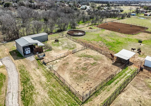 Photo 4 of Sale Pending at 309 Sanders Rd, Denton, TX 76210 | MLS# 21187604 | Listing updated on 2026-08-30