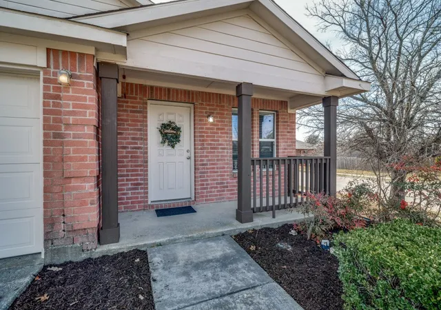 Photo 2 of Sale Pending at 2429 N Emerald Ln, Mc Kinney, TX 75071 | MLS# 21160348 | Listing updated on 2026-07-16