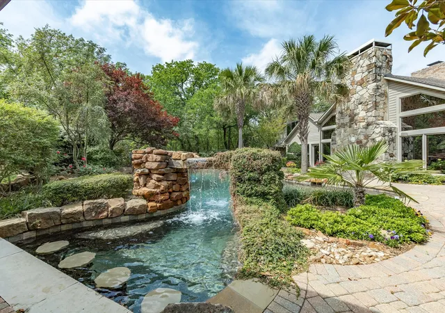 3rd image of 625 Estates Dr, Copper Canyon, TX 75077 | MLS# 21187149