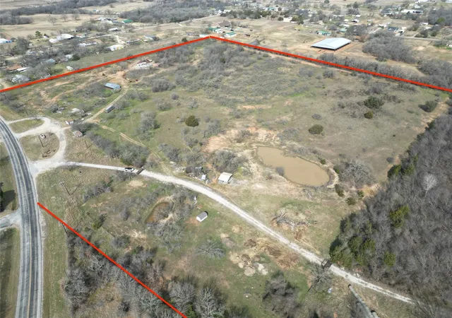 Photo 3 of House for sale at 161 E Reno Rd, Azle, TX 76020 | MLS# 21187500 | Listing updated on 2026-03-26
