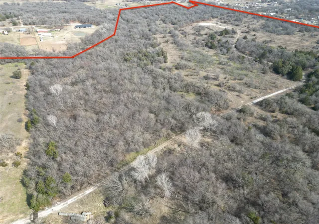 Photo 4 of House for sale at 161 E Reno Rd, Azle, TX 76020 | MLS# 21187500 | Listing updated on 2026-03-26