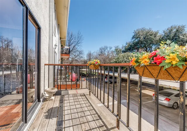 Homes for sale in Dallas, TX | 6610 Eastridge Dr, Dallas, TX 75231
