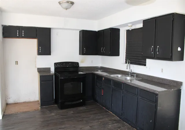 Photo 4 of Single family home for sale at 525 W Hickory St, Kaufman, TX 75142 | MLS# 21178797 | Listing updated on 2026-08-30