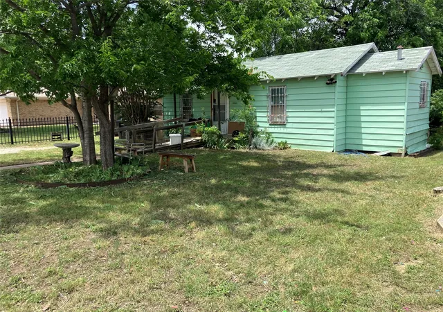 2nd image of 5930 Bonnell Ave, Fort Worth, TX 76107 | MLS# 21189238