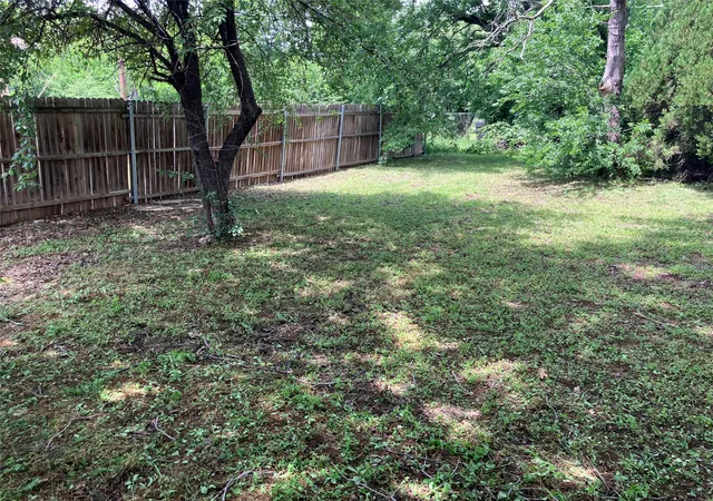 3rd image of 5930 Bonnell Ave, Fort Worth, TX 76107 | MLS# 21189238