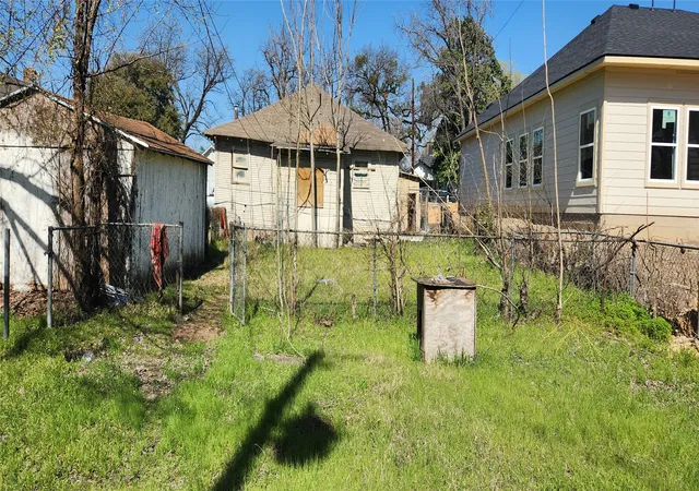 Photo 1 of Land for sale at 1620 Stoneman St, Dallas, TX 75215 | MLS# 21189368 | Listing updated on 2026-08-20