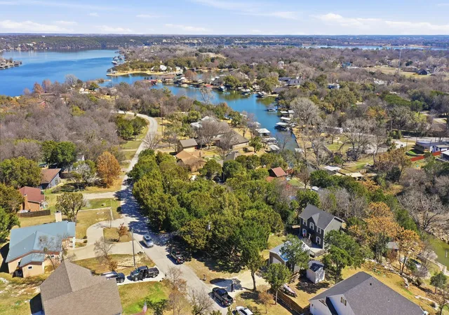 Photo 4 of Single family home for sale at 1205 Comanche Cove Dr, Granbury, TX 76048 | MLS# 21187431 | Listing updated on 2026-08-17