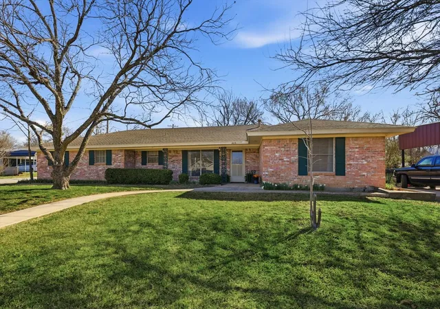 Homes for sale in Alvarado, TX | 412 N Cummings Dr, Alvarado, TX 76009 | MLS# 21185380