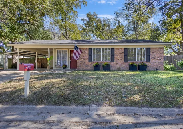 Homes for sale in Gilmer, TX | 815 N Bledsoe St, Gilmer, TX 75644 | MLS# 21189782