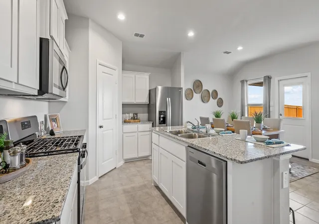 3rd image of 1025 Foxburg Dr, Fort Worth, TX 76131 | MLS# 21189329