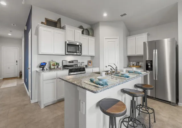 5th image of 1025 Foxburg Dr, Fort Worth, TX 76131 | MLS# 21189329