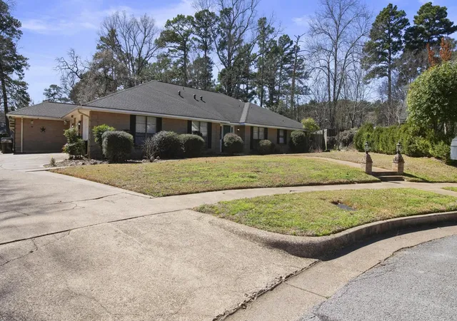 Homes for sale in Tyler, TX | 2829 Yorktown Dr, Tyler, TX 75701 | MLS# 21171014