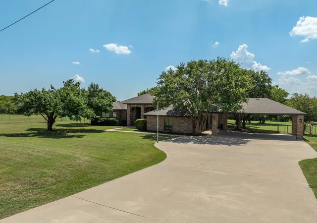 Photo 2 of Single family home for sale at 225 Hcr 3131, Hillsboro, TX 76645 | MLS# 21188811 | Listing updated on 2026-08-27