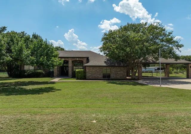 Photo 3 of Single family home for sale at 225 Hcr 3131, Hillsboro, TX 76645 | MLS# 21188811 | Listing updated on 2026-08-27
