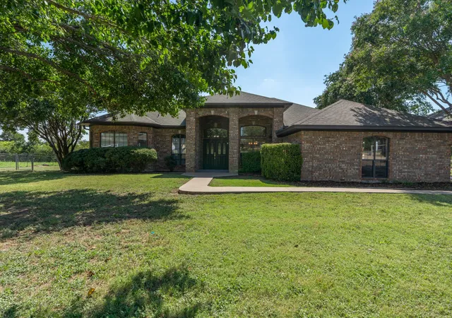Photo 3 of Single family home for sale at 225 Hcr 3131, Hillsboro, TX 76645 | MLS# 21188811 | Listing updated on 2026-08-27