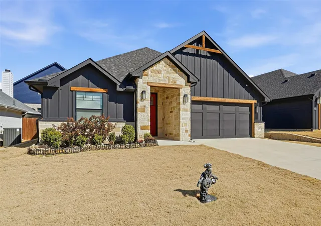 Homes for sale in Godley, TX | 929 Tesslynn Ave, Godley, TX 76044 | MLS# 21189646