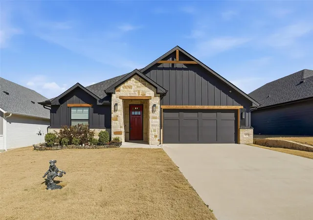 Homes for sale in Godley, TX | 929 Tesslynn Ave, Godley, TX 76044 | MLS# 21189646