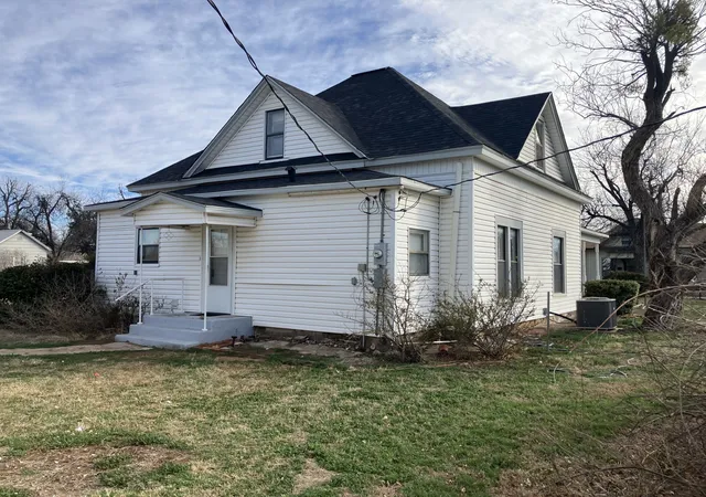 Photo 3 of Single family home for sale at 109 N Foley St, Seymour, TX 76380 | MLS# 21189910 | Listing updated on 2026-09-06