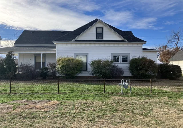 Photo 4 of Single family home for sale at 109 N Foley St, Seymour, TX 76380 | MLS# 21189910 | Listing updated on 2026-09-06