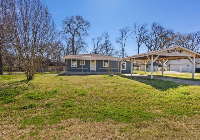 Homes for sale in Tool, TX | 2016 Gavin Rd, Tool, TX 75143 | MLS# 21189834