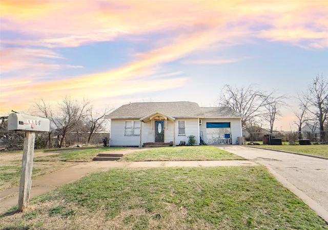 Homes for sale in Breckenridge, TX | 1109 W Elm St, Breckenridge, TX 76424 | MLS# 21186444